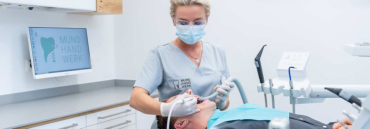 Zahnärztliche Behandlung am Patienten